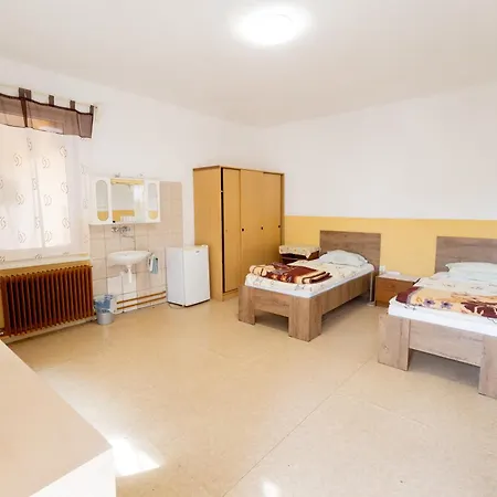 Soba Pri Kosu Quarto em Acomodações Particulares