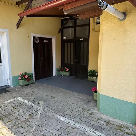 Soba Pri Kosu Quarto em Acomodações Particulares Slovenska Bistrica